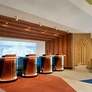 Montcalm East, Autograph Collection Londen